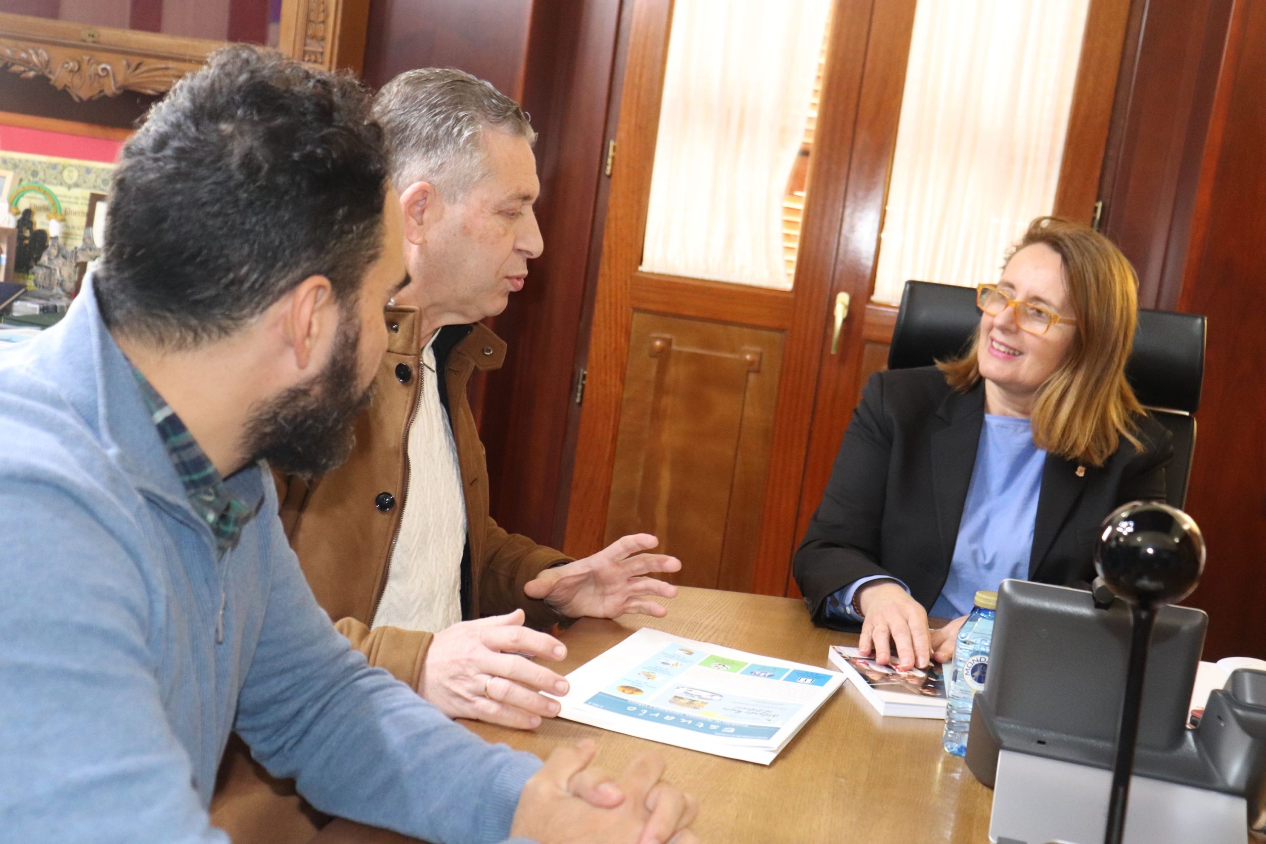 Aurora Salvador recibe al IES La Algaida tras su reconocimiento en los Premios Nacionales a Experiencias Educativas Inspiradoras para el Aprendizaje